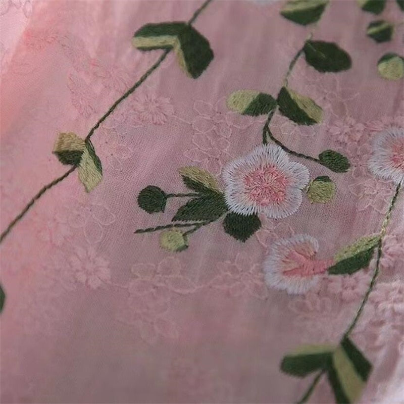 Women's Embroidery Flowers V-neck Half Sleeve Lace Thin Top Blouse (2 Colors)