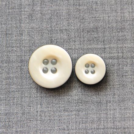 Mother of Pearl Button - MOTBUT0011