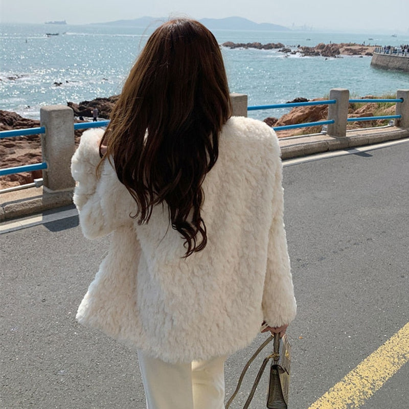 Women's Fashion Lamb Wool O-Neck Faux Fur Jackets (2 Colors)