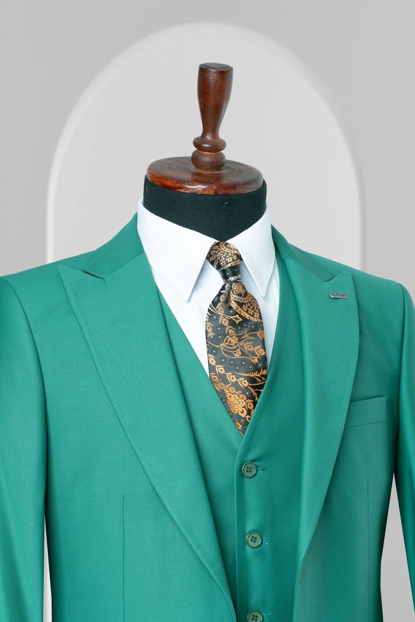 Turkish 3-Piece Suit Wholesale: Authentic 3-Piece Elegance for Discerning Retailers - 6 Suit Pack (Model: AA_Tur_4_247)